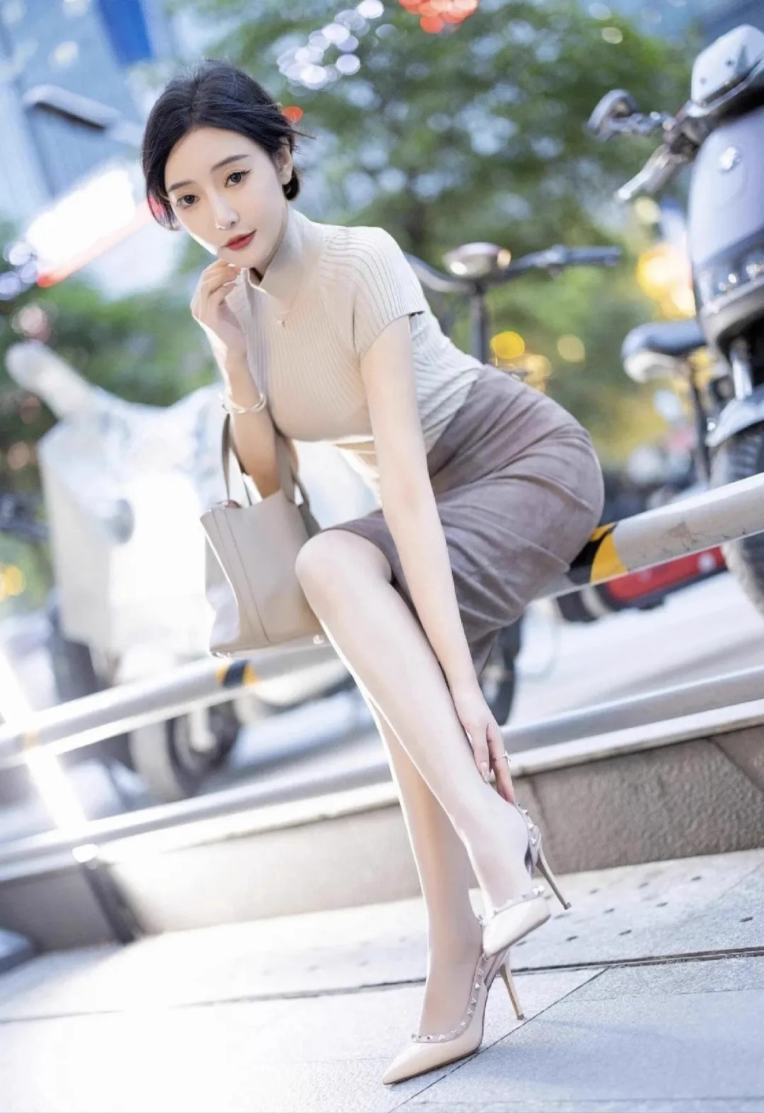 被威胁的美母