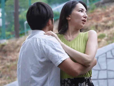 强吻了同学的妈妈